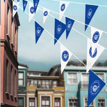 İpe Dizili Üçgen Bayrak